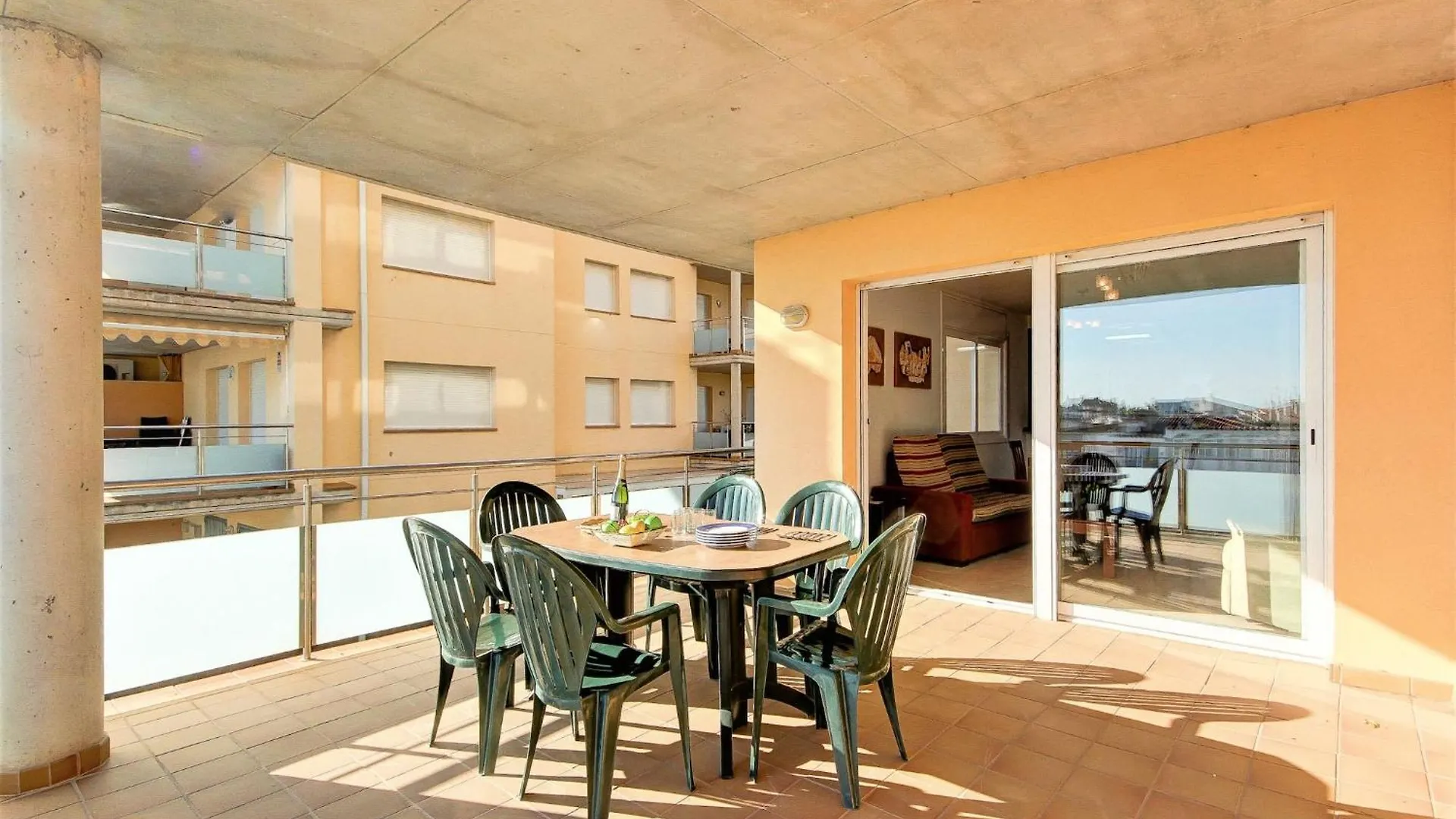 Apartment With Scenic View Roses