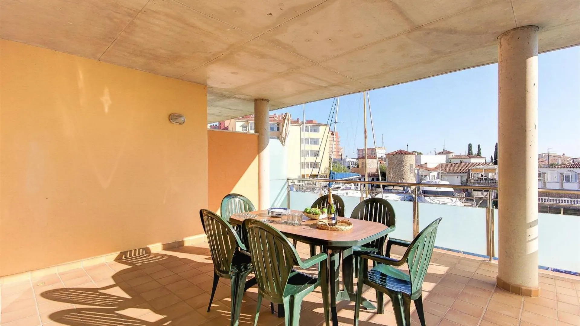 Apartment With Scenic View 로지즈 0*,